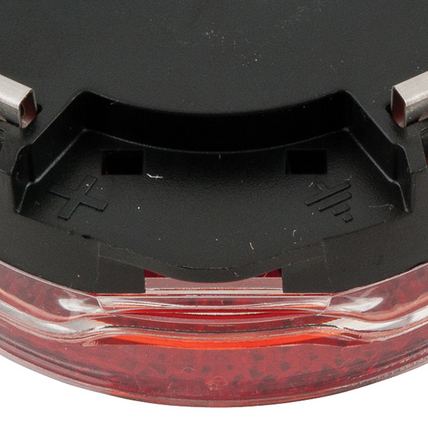 AXA Achterlicht | Spark | 2x AAA batterijen | Aan/Uit | 50-80 mm | Rood  LAX00010 - 2