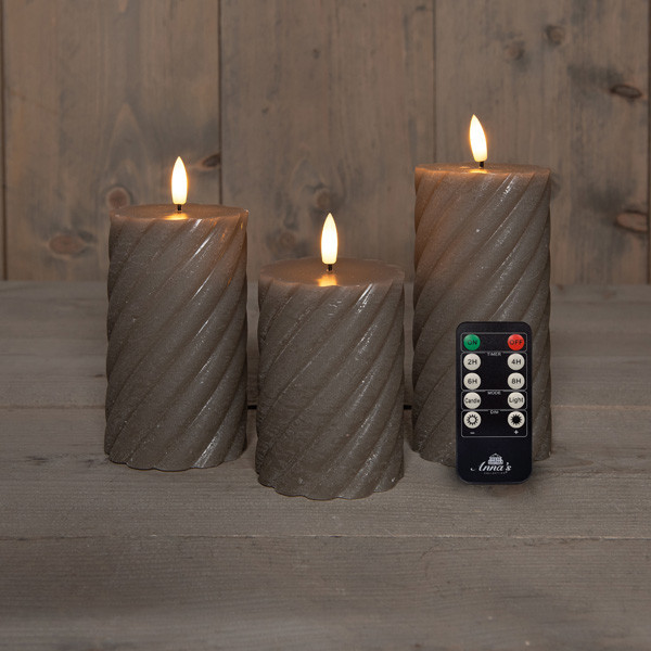 Anna Collection Led kaars 7,5 x 10 cm, 12,5 cm, 15 cm | Taupe | Swirl | 3D vlam | 3 stuks  LCO00367 - 1