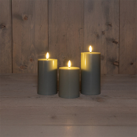 Anna Collection Led kaars voor buiten 7,5 x 10 cm, 12,5 cm, 15 cm | Olijfgroen | 3D vlam | 3 stuks  LCO00443