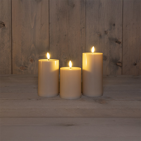 Anna Collection Led kaars voor buiten 7,5 x 10 cm, 12,5 cm, 15 cm | Taupe | 3D vlam | 3 stuks  LCO00441 - 1