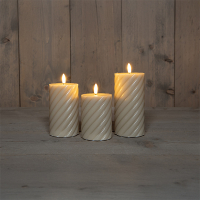 Anna Collection Led kaars voor buiten 7,5 x 10 cm, 12,5 cm, 15 cm | Taupe | Swirl | 3D vlam | 3 stuks  LCO00445