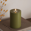 Led kaars 10 x 15  cm | Olive Green | 3D vlam | Deluxe HomeArt LDH00096 - 1