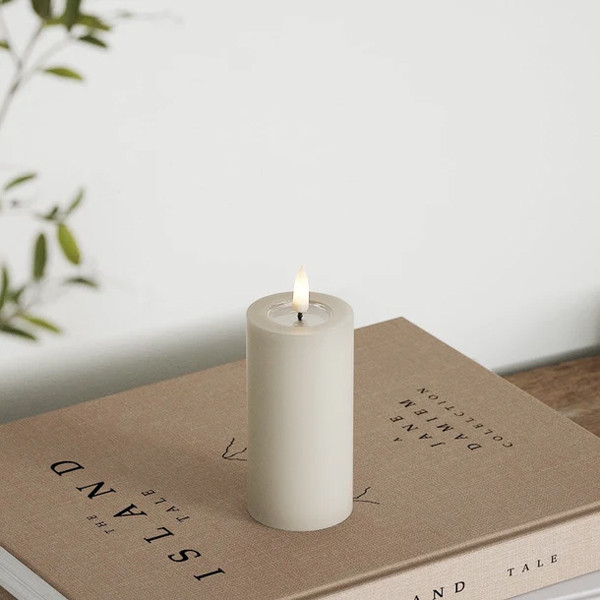 Led kaars 5 x 10 cm | Zandkleur | 3D vlam | Deluxe HomeArt LDH00213 - 2