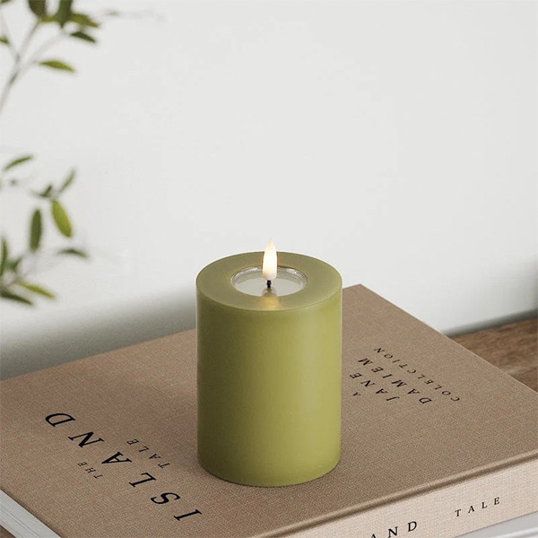 Led kaars 7,5 x 10 cm | Olive Green | 3D vlam | Deluxe HomeArt LDH00091 - 2