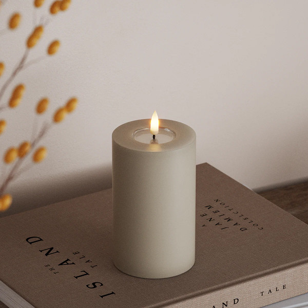 Led kaars 7,5 x 12,5 cm | Zandkleur | 3D vlam | Deluxe HomeArt LDH00218 - 1