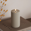 Led kaars 7,5 x 15 cm | Solid Stripe | Zand | 3D vlam | Deluxe HomeArt LDH00604 - 1
