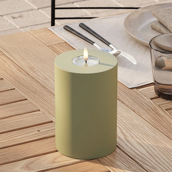 Led kaars voor buiten 10 x 15 cm | Olive Green | 3D vlam | Deluxe HomeArt LDH00461 - 1