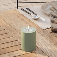 Led kaars voor buiten 7,5 x 10 cm | Dust green | 3D vlam | Deluxe HomeArt LDH00398
