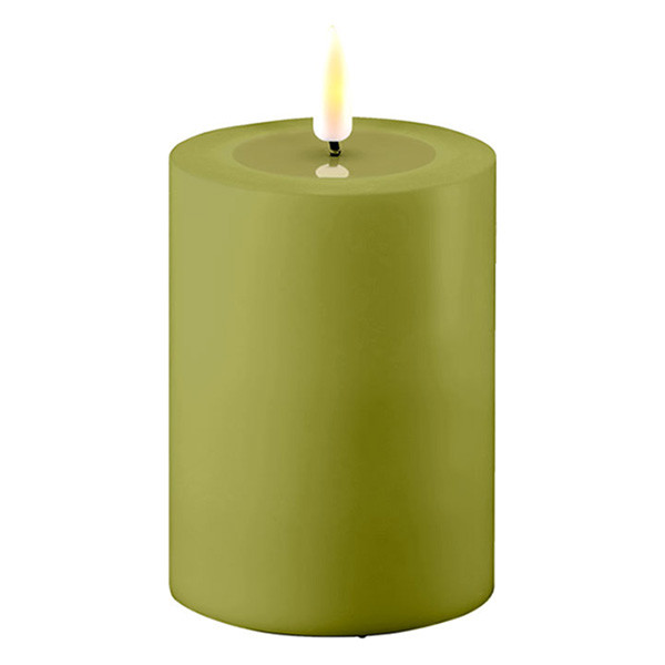 Deluxe HomeArt Led kaars voor buiten 7,5 x 10 cm | Olive Green | 3D vlam | Deluxe HomeArt  LDH00456 - 1