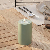Led kaars voor buiten 7,5 x 12,5 cm | Dust green | 3D vlam | Deluxe HomeArt LDH00399