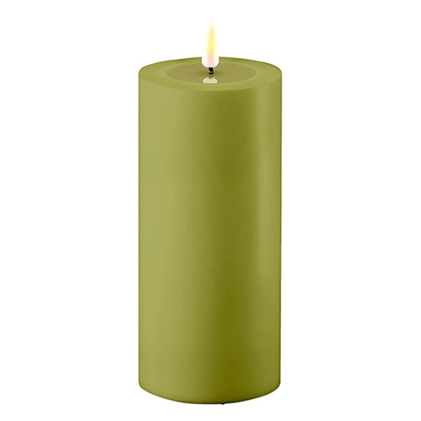 Deluxe HomeArt Led kaars voor buiten 7,5 x 15 cm | Olive Green | 3D vlam | Deluxe HomeArt  LDH00458 - 1