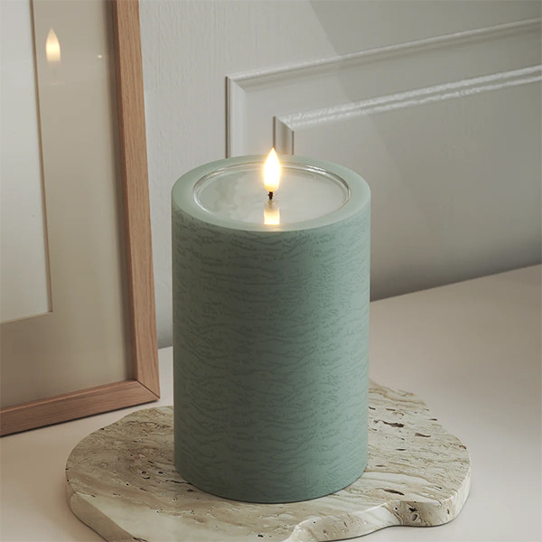 Led kaars 10 x 15 cm | Salvie groen | 3D vlam | Unique Candles LDH00674 - 1