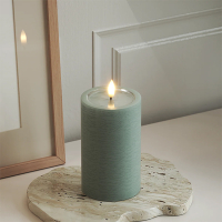 Led kaars 7,5 x 12,5 cm | Salvie groen | 3D vlam | Unique Candles LDH00671