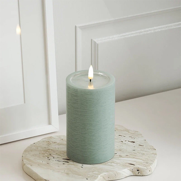 Led kaars 7,5 x 12,5 cm | Salvie groen | 3D vlam | Unique Candles LDH00671 - 2