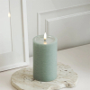Led kaars 7,5 x 12,5 cm | Salvie groen | 3D vlam | Unique Candles LDH00671 - 2
