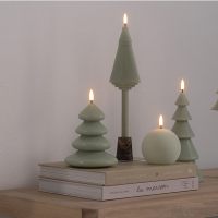 Uyuni Kerstboomkaars op steel | Breed | Saliegroen | 1,3x25cm LUY00293