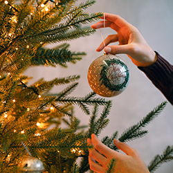 Kerstballen en kersthangers